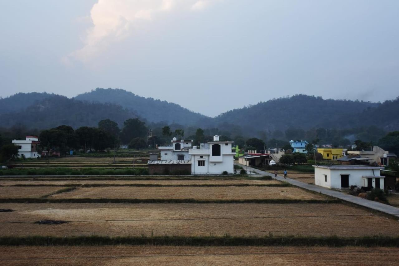 Corbett Bhavesh Home Stay Jhirna الغرفة الصورة