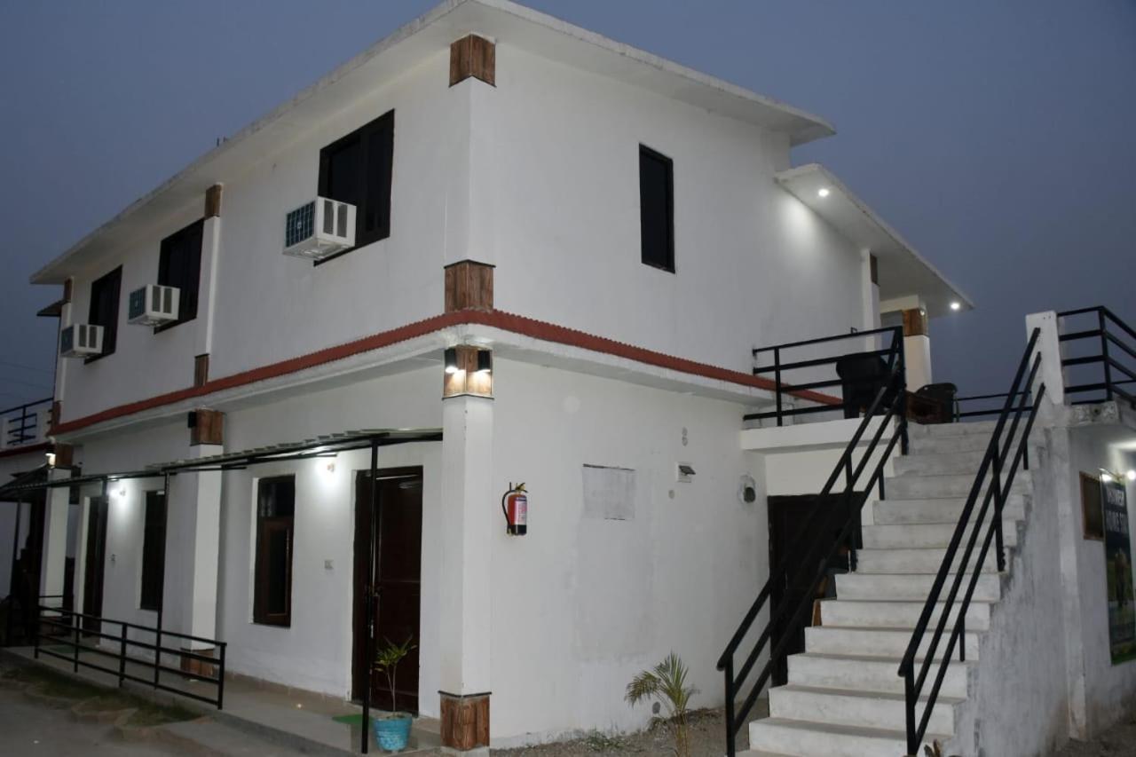 Corbett Bhavesh Home Stay Jhirna الغرفة الصورة