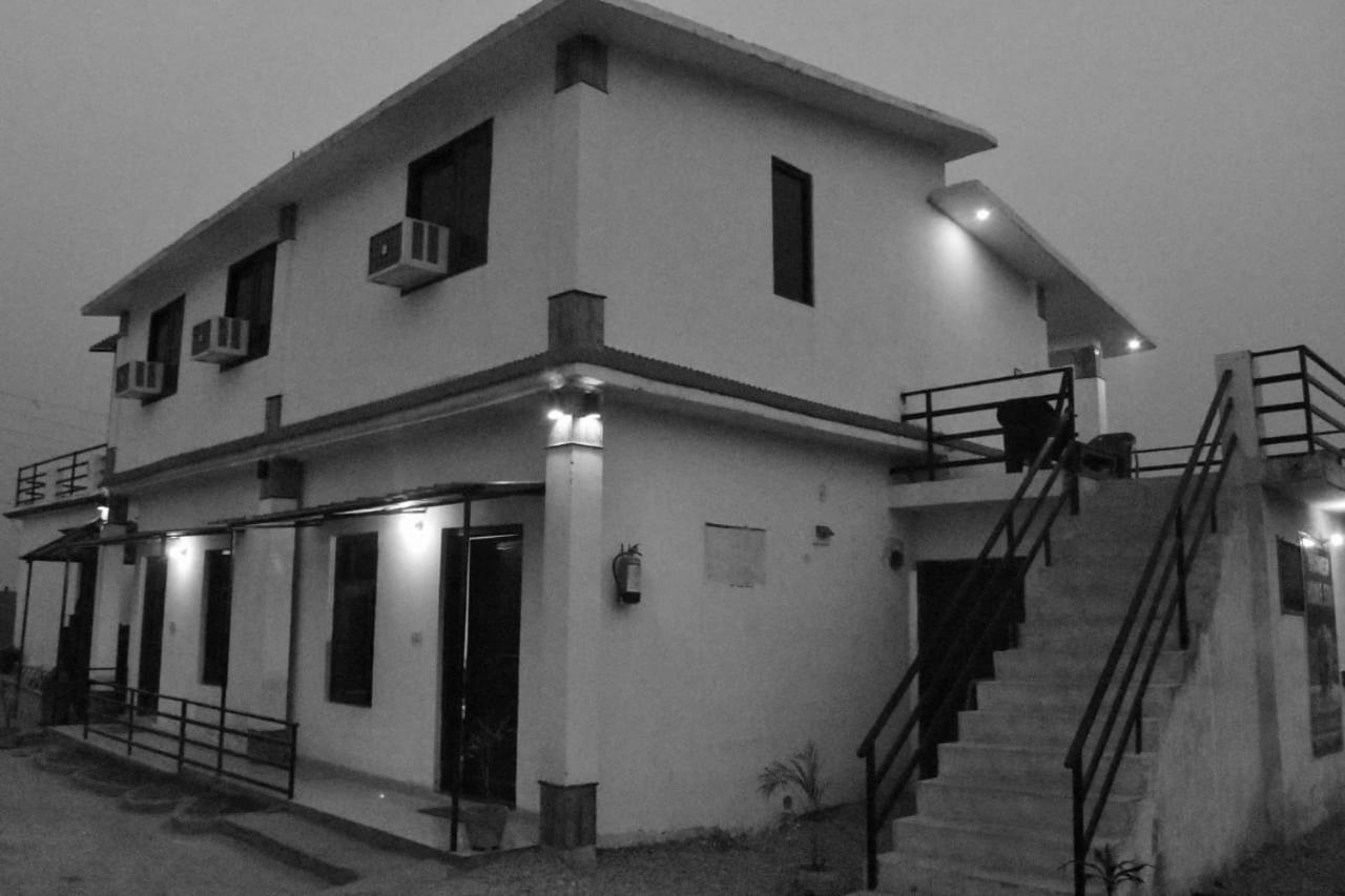 Corbett Bhavesh Home Stay Jhirna الغرفة الصورة