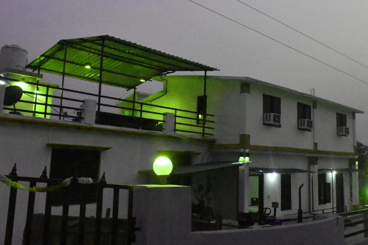 Corbett Bhavesh Home Stay Jhirna الغرفة الصورة