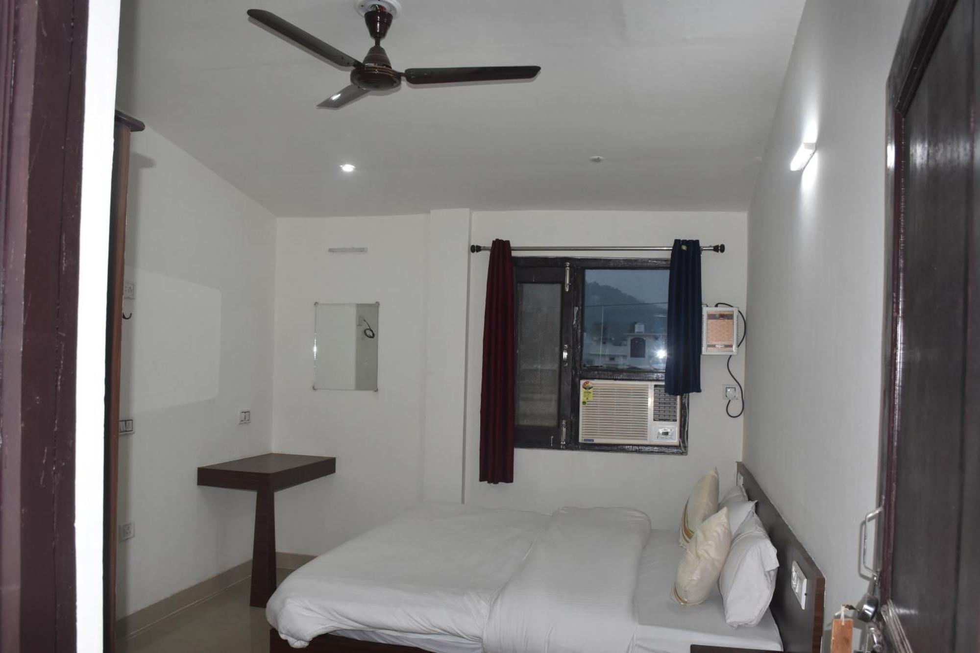 Corbett Bhavesh Home Stay Jhirna الغرفة الصورة